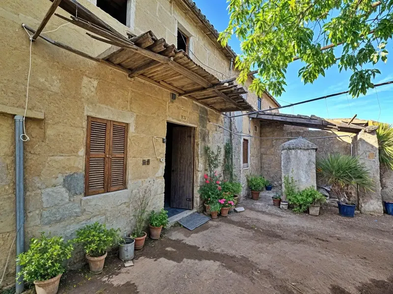 Located a few minutes from Pollença, this traditional rustic finca offers an excellent opportunity for those seeking a property with — photo 2