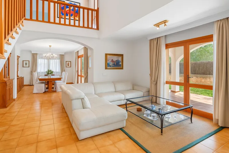 Charming Mediterranean-style villa for sale in Santa Ponsa with private pool and garden — photo 3