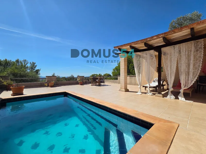 Villa with a swimming pool in Selva — photo 1