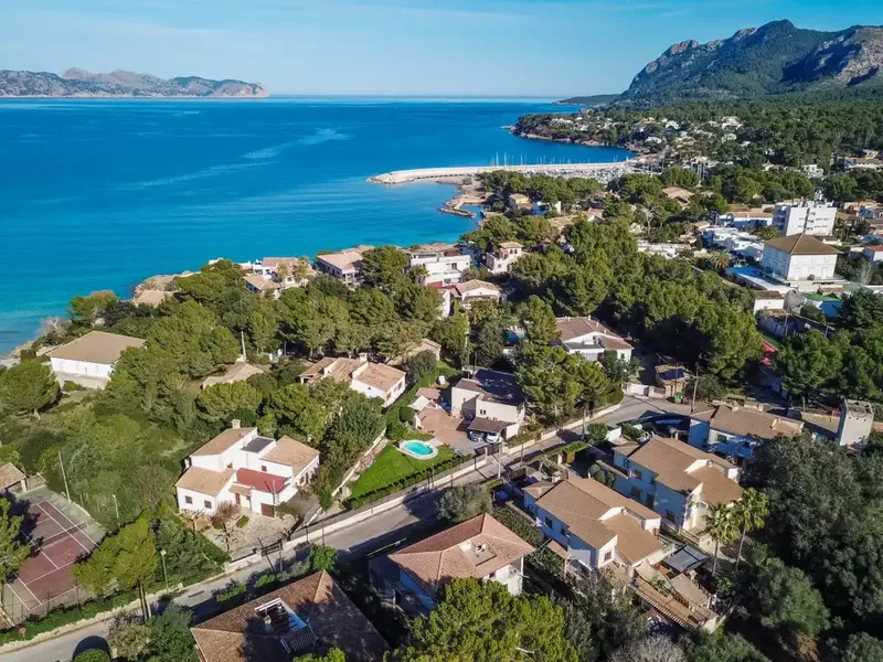 Fantastic detached villa for sale in Alcudia, an excellent investment opportunity thanks to its magnificent sea views — photo 1