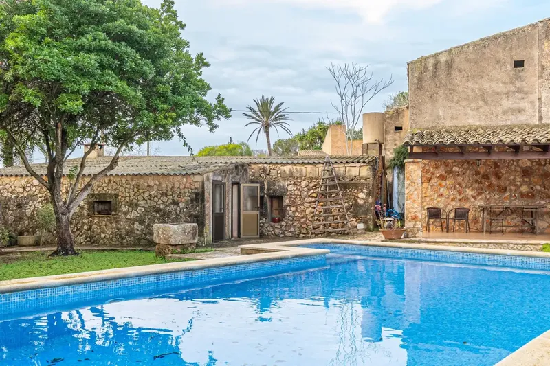 Located in the idyllic and quiet nucleus of Son Negre, this beautiful rustic finca offers a perfect combination of privacy, spaciousness and — photo 1