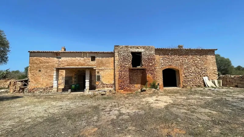 Unique opportunity! Large rustic estate of 304,031 m² for sale in the exclusive area of Cala Pi, ideal for agricultural operations or — photo 4