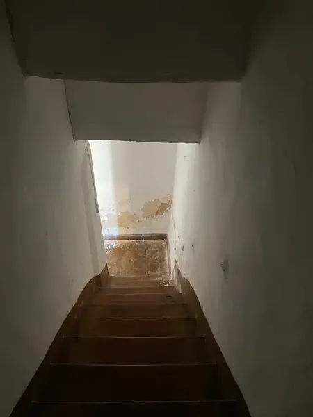 We offer a buildable plot of 548 m2 and an old house of 196 m2 to renovate – each with its own deed. — photo 8