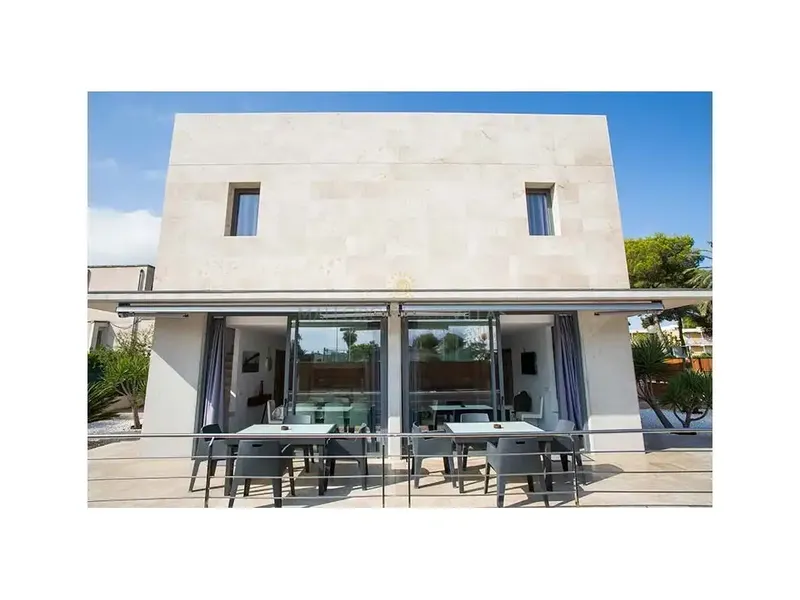 Modern house 150 meters from one of the best beaches in northern Mallorca, a beach with white sand and crystal clear waters, there are beach bars — photo 1
