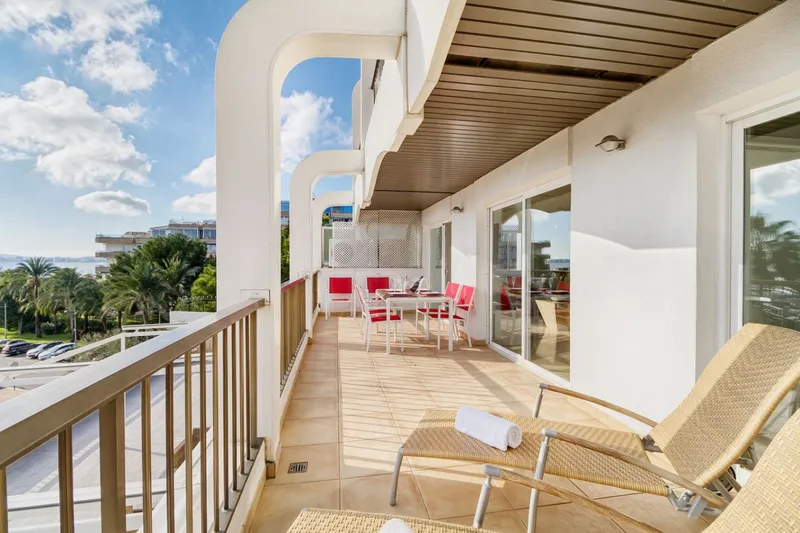 Frontline apartment with panoramic sea and marina views — photo 11
