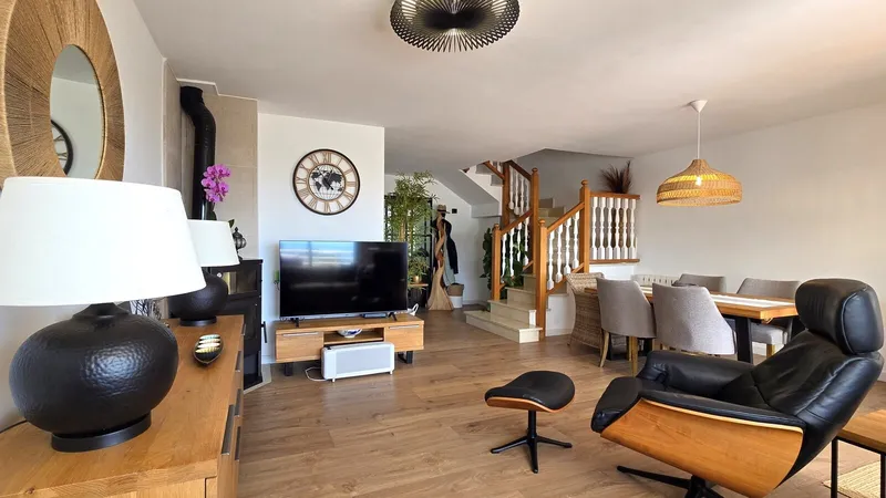 VE-JHRE065 – Beautiful 3-bedroom duplex with terrace and rooftop with sea views in the elevated residential area of Cas Català Nou — photo 7