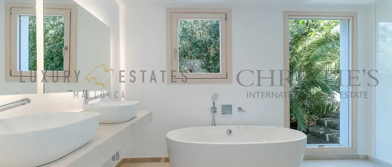 Refurbished villa in Son Vida with views over the golf course and partial sea views — photo 11