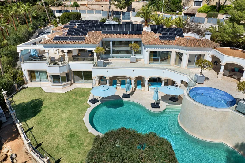 Majestic property on the first sea line — photo 1