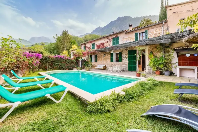 Located in the picturesque region between Sóller and Fornalutx, in one of the most beautiful villages in Spain, these two 19th-century estates offer — photo 1