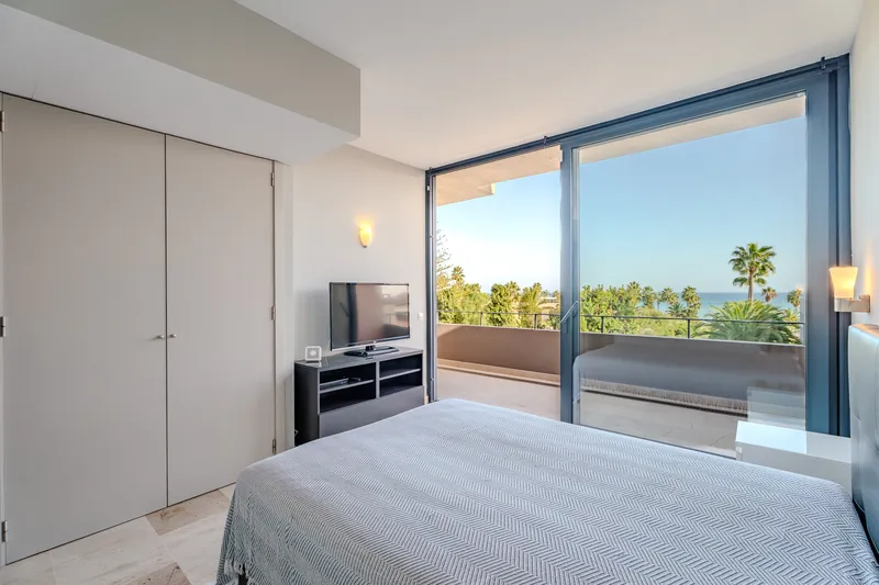 Exclusive penthouse with two large terraces and fantastic sea views – Port Verd — photo 1