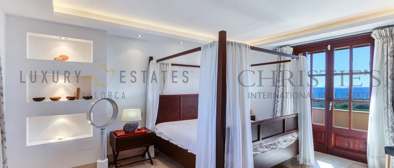 Unique finca-style villa in Porto Cristo on the beachfront set on a 50,000 m² lot — photo 12