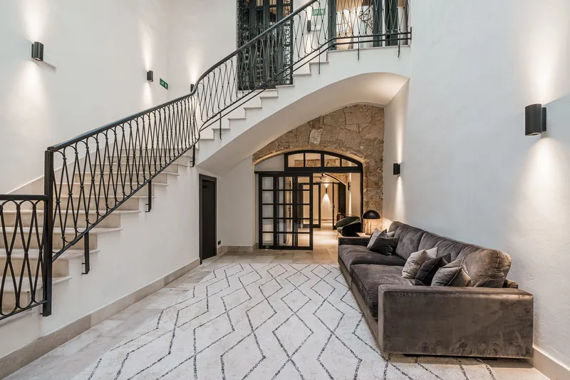 Commercial property with cathedral view in Palma — photo 2