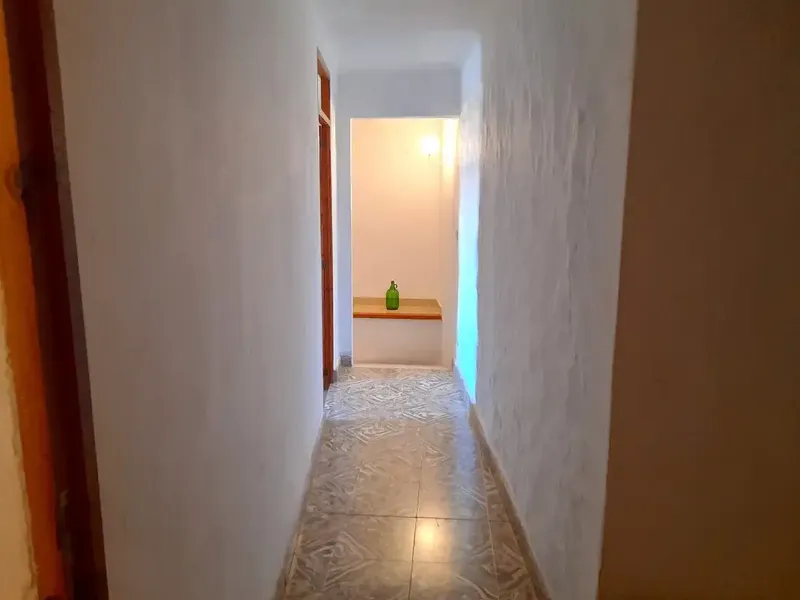 Located on a quiet street, just 5 minutes from the center of Pollença, this townhouse is a unique opportunity for those seeking a — photo 2