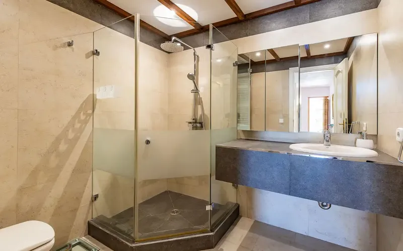 This beautiful townhouse in Puig de Ros with pool, garden and large underground parking is located in an attractive residential area — photo 11