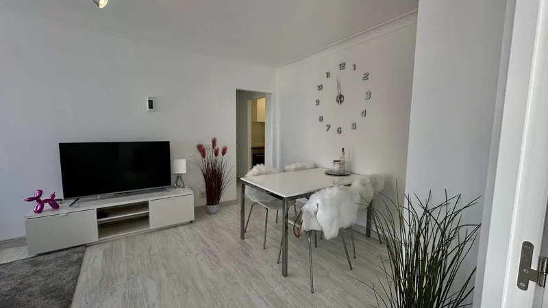 75m² apartment with 4 rooms, balcony and sea view for sale — photo 5