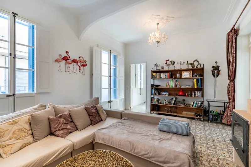 Charming Renovated Townhouse with Exceptional Potential in Santa Catalina — photo 3