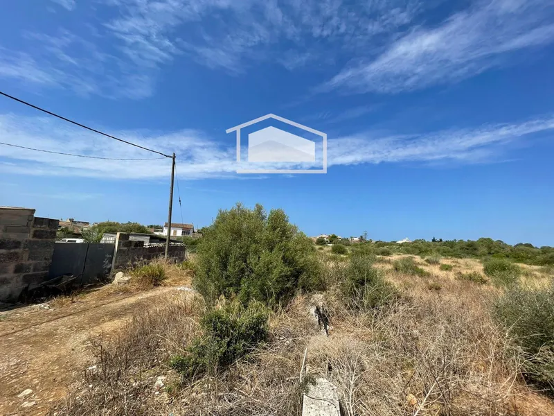 Corner urban plot of 277 m² in Ses Salines with great potential and open views — photo 3