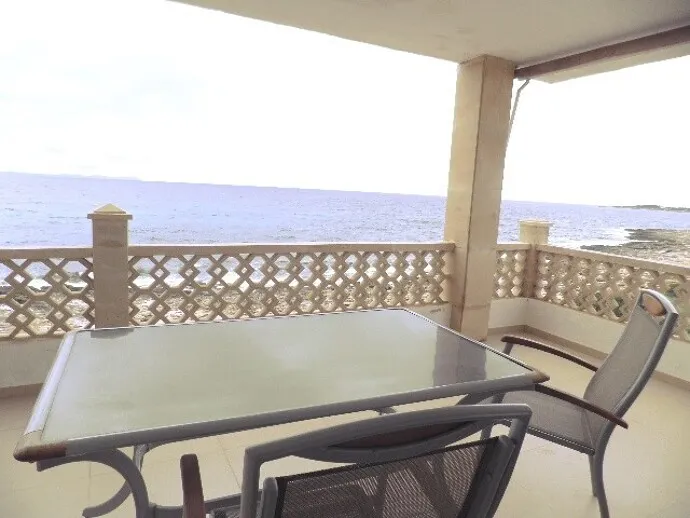 Holidays by the sea – Apartment for rent on the first line in Sa Rápita — photo 3