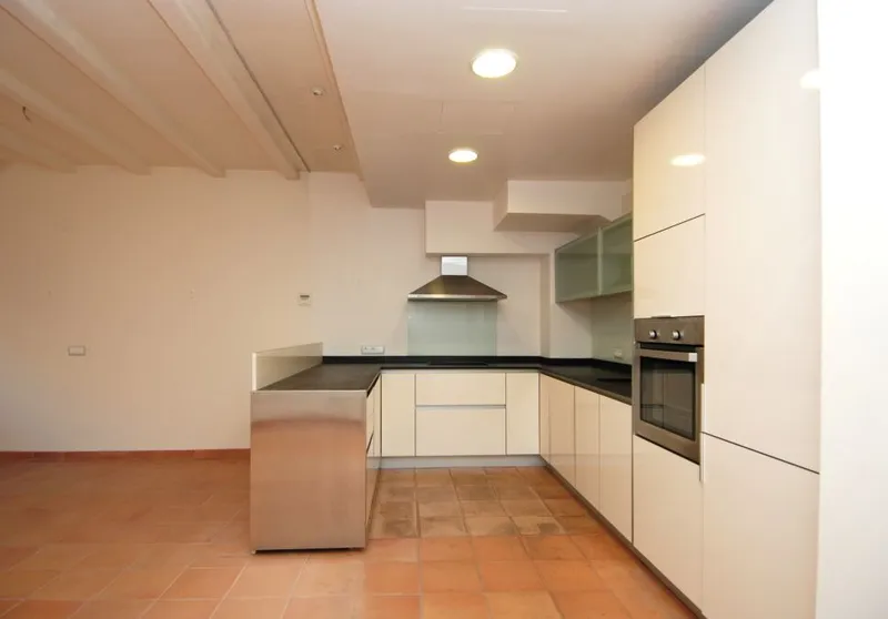 Completely renovated town house with patio and terrace near the center of Santanyi — photo 3