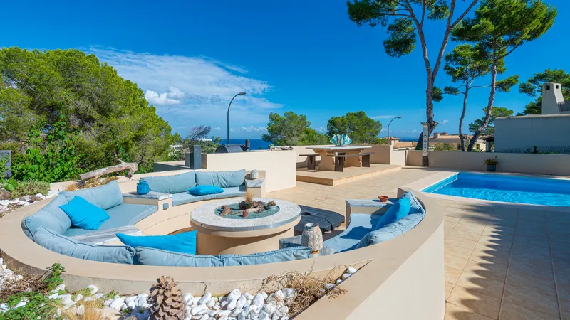 Villa with pool, sea view and a lot of potential in quiet area of Sol de Mallorca — photo 3