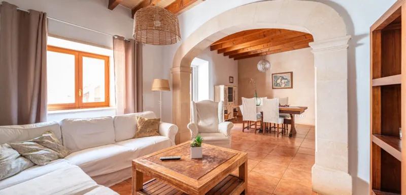 Mallorcan house for rent in Campos with patio and sunny terrace — photo 9