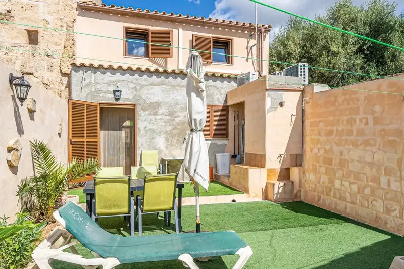 Village house of approximately 240 m² built, distributed over two floors, fully renovated and ready to move into. Located — photo 7