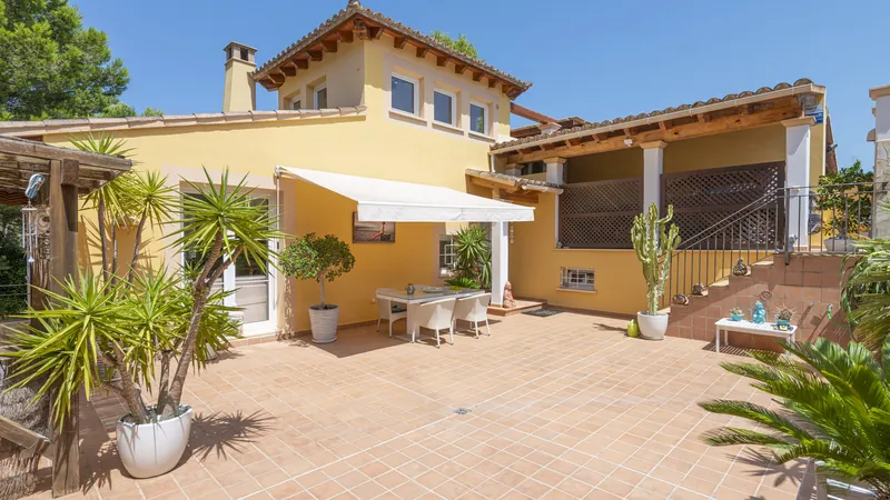 Cozy semi-detached house for sale in Camp de Mar in an exclusive residential community — photo 1