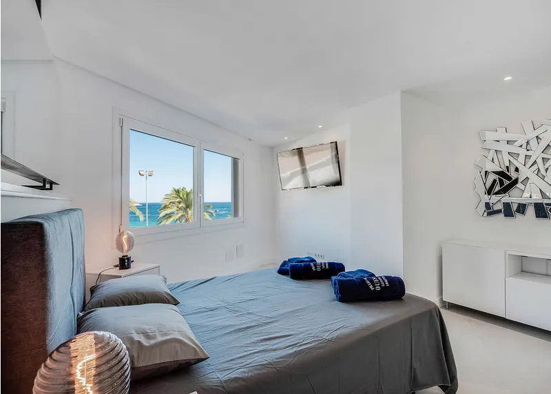 Magaluf - Beach Front 2 Bedroom Luxury Apartment — photo 10
