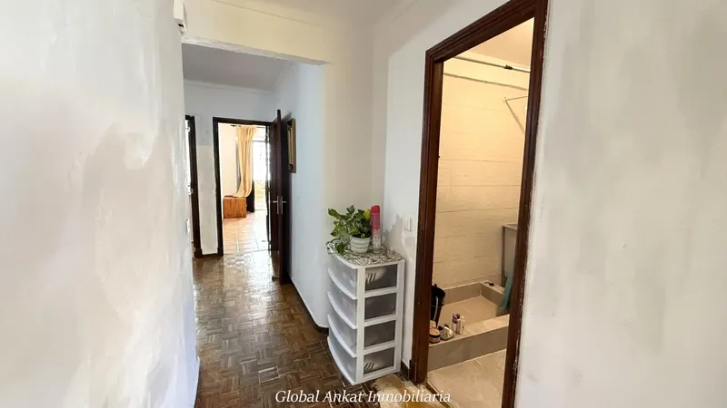 If you are looking for a versatile property, with plenty of space and the tranquility of having only one neighbor, this duplex will light your bulb. — photo 8