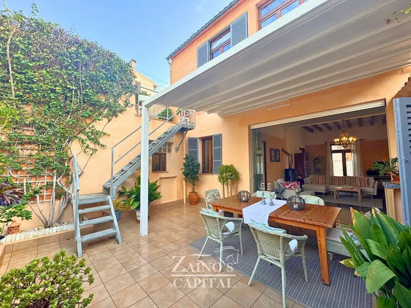 We present a unique opportunity to acquire a home in Colonia de Sant Jordi, located in a privileged environment just 30 meters from the sea. — photo 1