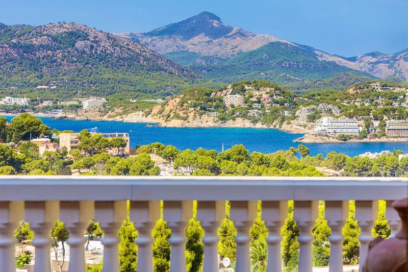 Mediterranean villa with spectacular views — photo 1