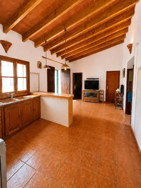 AVS Properties offers for sale a traditional Majorcan house, free ceiling, with patio and garage in Santa Maria del Camí, with 224 m2 built — photo 4