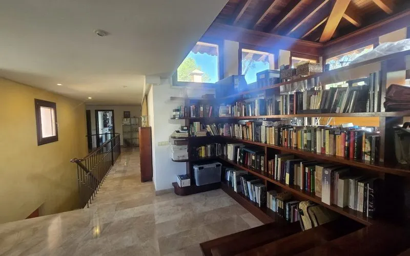 Villa, 1,600 m² plot, 800 m² living space — photo 5
