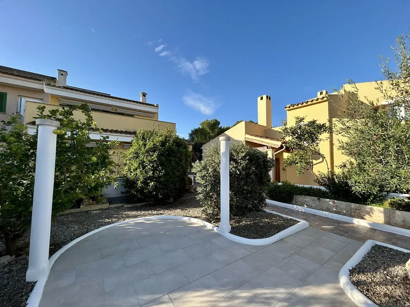 Charming townhouse with garden, conservatory, terraces and communal pool — photo 4