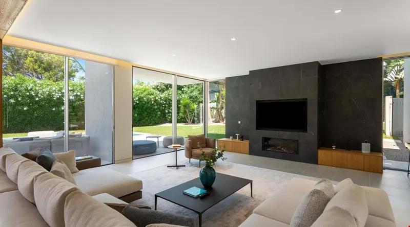 Spacious contemporary villa with private pool and gardens for sale in Santa Ponsa — photo 2