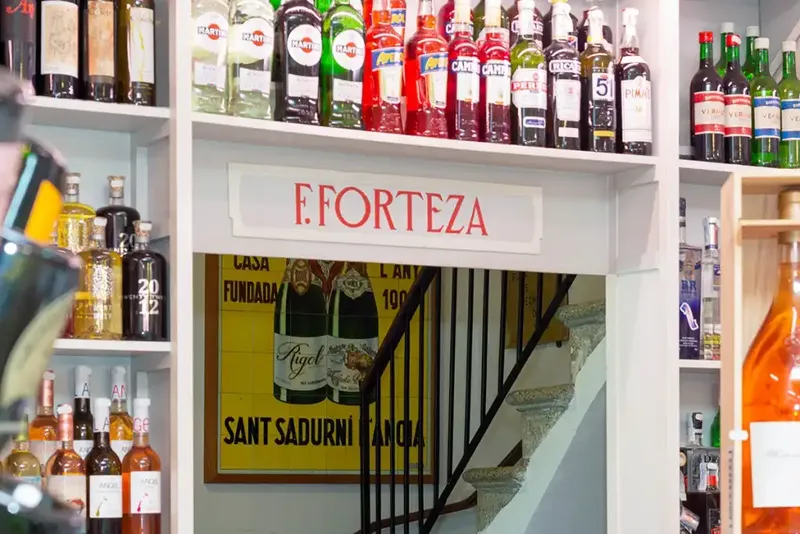 This wonderful six-bedroom house is for sale on one of the main shopping streets of Sóller, right next to the square — photo 3