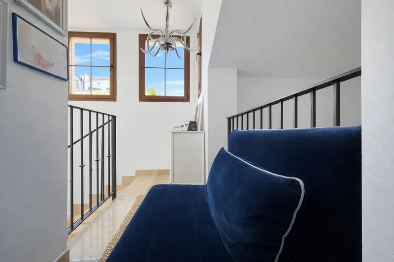 Elegant townhouse in an exclusive residential complex in Camp de Mar — photo 10