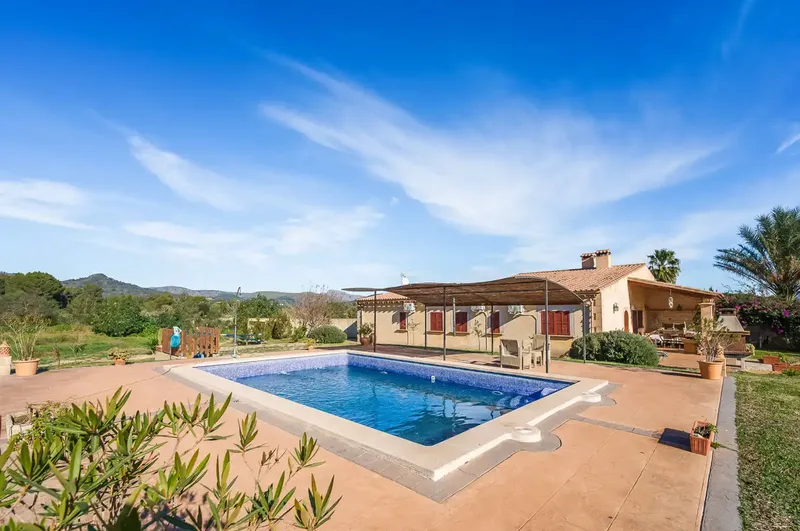 Fantastic estate in Artà consisting of 2 houses on the same plot, separated by a wall and a fence, offering wonderful views of the mountains — photo 2