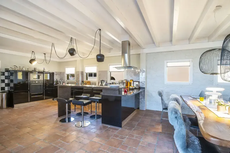 Located in the center of one of the most luxurious ports in Mallorca, we present this fabulous penthouse in Puerto Andratx. The spacious property — photo 9