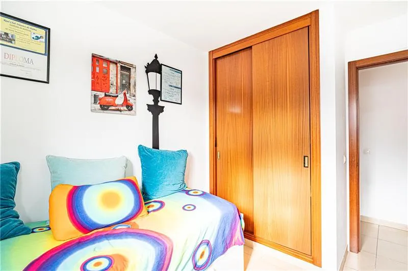 Approx. 141-square-meter apartment with a sun terrace — photo 12
