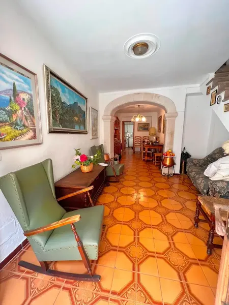 Quiet but central house in Pollensa with 3 bedrooms, 1 bathroom, living room, kitchen with dining area, patio, laundry room and rooftop terrace with — photo 5
