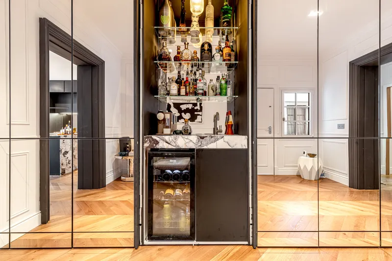 Apartment in Palma de Mallorca - Living/Dining Area with Designer Kitchen — photo 9