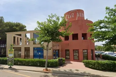 Beautiful commercial space in Cala Millor, close to the beach — photo 1
