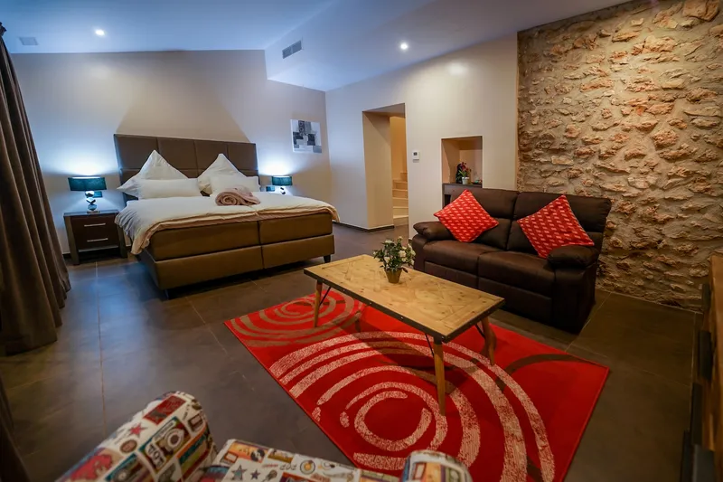 Representative estate as a private residence with fantastic panoramic views — photo 11