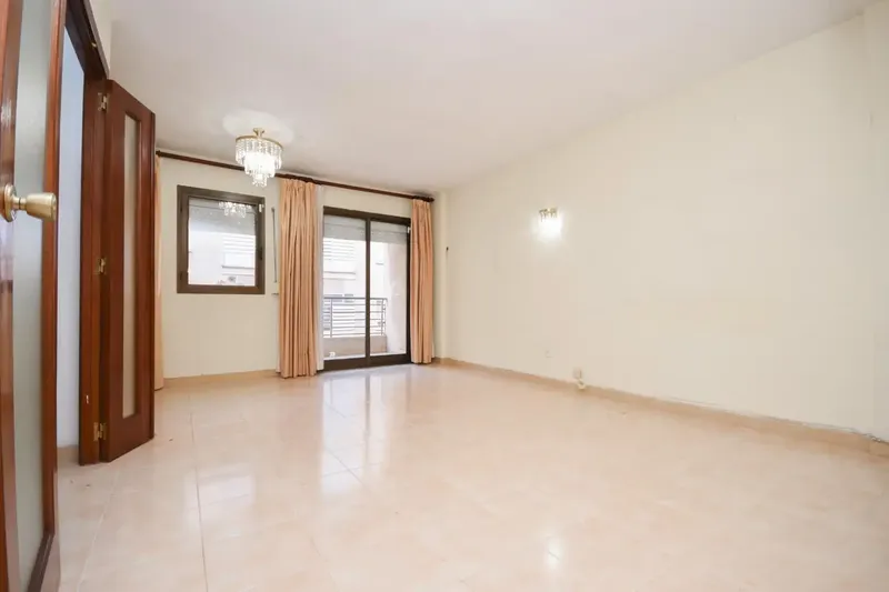 Practical and comfortable flat in a building with lift in the Bons Aires area, perfect if you like living and walking the city. Located in — photo 7