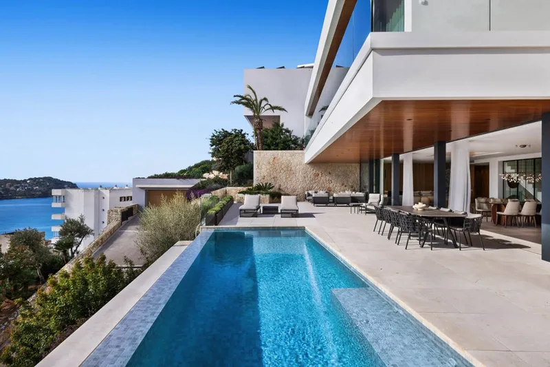 Contemporary villa with panoramic views for sale in Santa Ponsa — photo 1