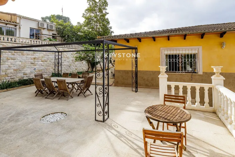 House — photo 3