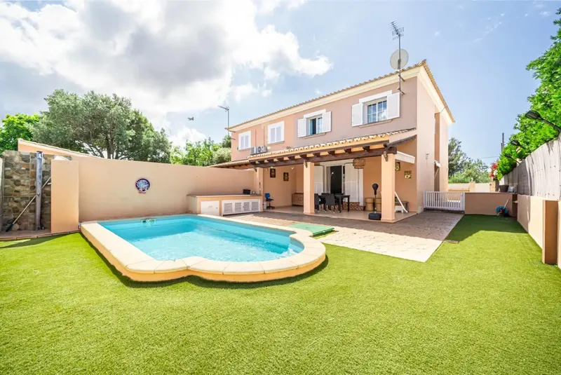 Magnificent semi-detached house in the quiet and sought-after area of Badia Gran (Llucmajor), ideal for families looking for space, comfort and quality of life near the sea — photo 1
