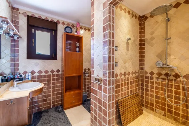 Family home with private garden and pool for sale in Port Adriano, Mallorca — photo 12