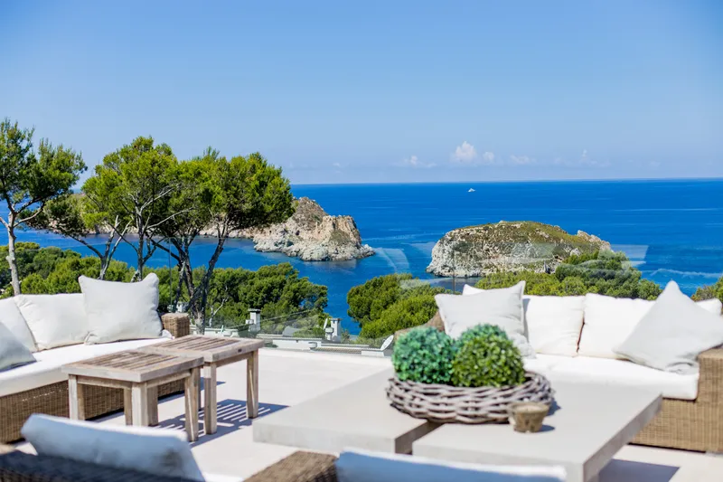 Espectacular villa moderna con vistas al mar y pista de tenis en Santa Ponsa — photo 1